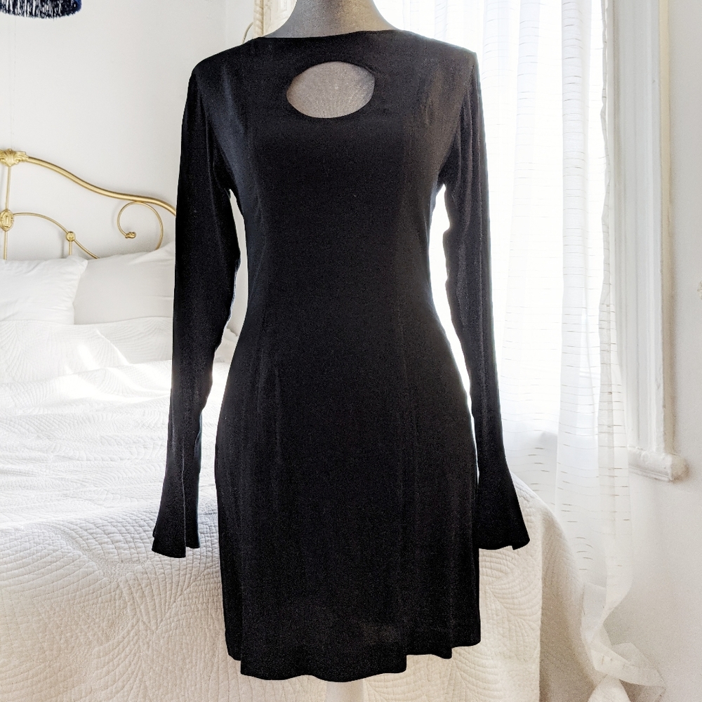 VTG 🇨🇦 open back unique circle black dress